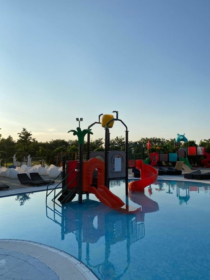 Отель Resort Plaza Lake Rojiştea-15