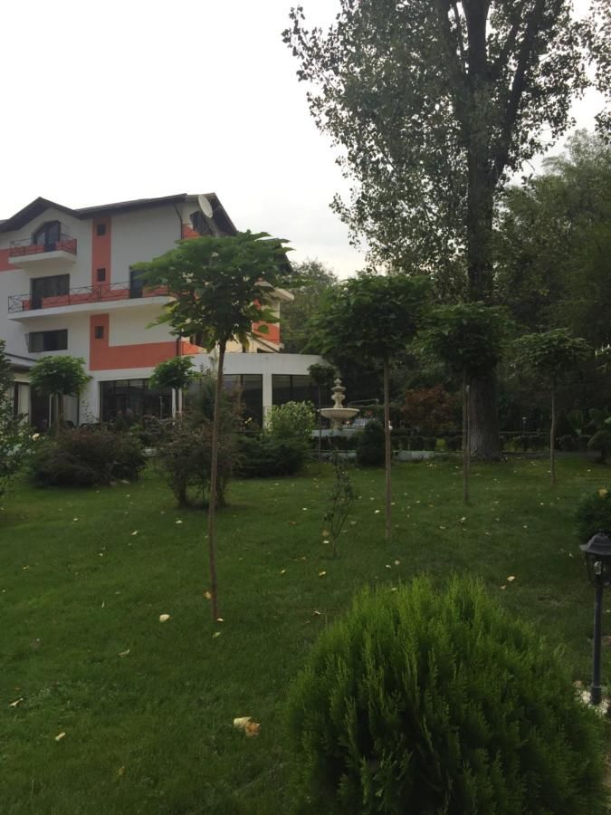 Отель Resort Plaza Lake Rojiştea